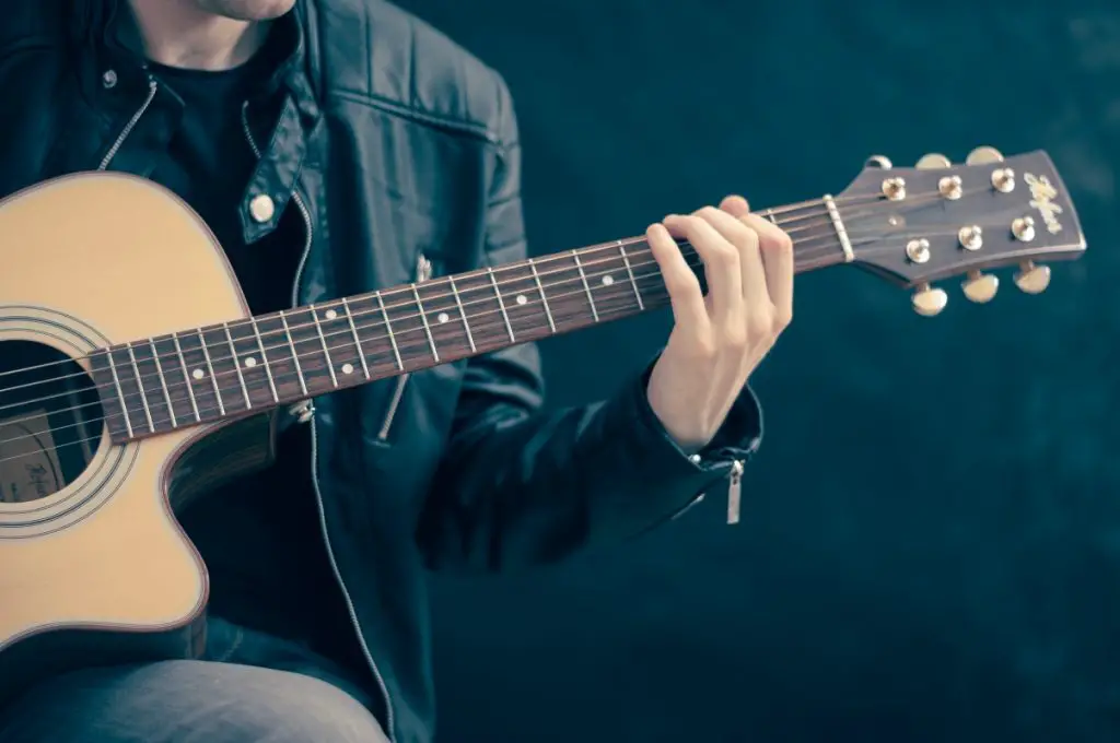 The best free acoustic guitar lessons on the internet